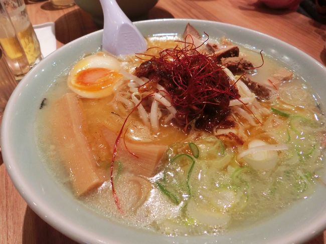 千歳空港限定メニューの「うま辛ラー油麺（塩）」を思わず注文！<br />辛いの苦手なのに・・。<br /><br />でも、思ったより辛くなくて美味しく頂いた♪