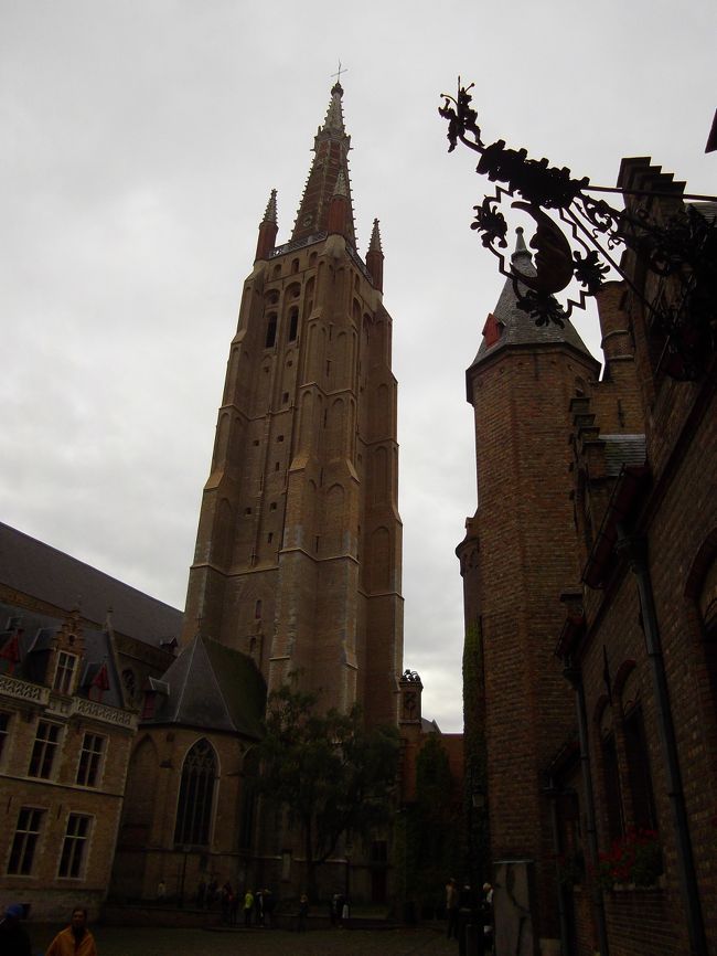 再び町へ。聖母教会。