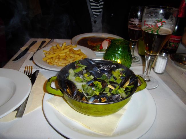 ベルギーに来たからせっかくだからムール貝。前に来たときは注文したらバケツ一杯出てきて参ったけどこれくらいの量がちょうどいい。