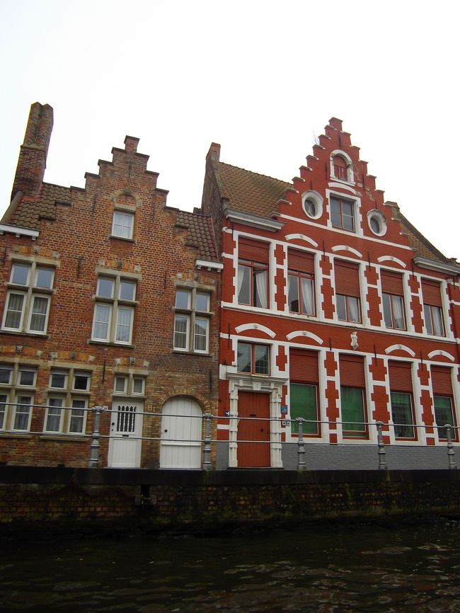 こういう階段屋根の建物が多い。かわいくて気に入ったのでマグネットをおみやげにいっぱい買ってしまった。