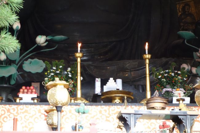 平成26年1月2日の大仏殿は、去年と同じように正月仕様にしつらえられ、