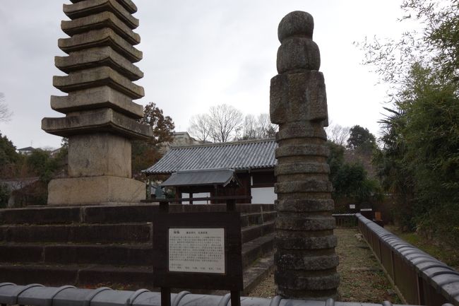鎌倉期建立当初の相輪（写真右）。<br />昭和の初め、旧境内地を分断して通された国道の開削工事中に発見されたそうだ。
