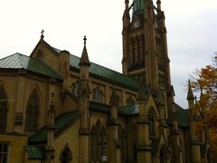 ディスラリーディストリクトに行く際に寄った教会。
１０月のトロントはずっと曇り空で中々良い写真を撮らせてくれません。