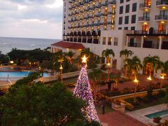 さて、ホテルにチェックインです！
今年は日航アリビラです。

やはりここは好きです。
何がいいか・・・
全室から海が見えること、
お風呂がユニットではないのでジャバジャバできること、
食事が美味しいところ・・・かな？
