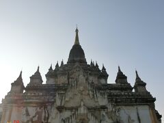 16:15
お次は「地球の歩き方」も何番のお寺でしょうか？4番「ゴドーパリィン寺院(Gawdawpalin Temple)」だそうです。バガンで2番目に高く、高さ55mの塔が美しいお寺。1171〜1211年にかけて建てられたそうです。