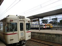 雲州平田駅に到着。

ここは大き目の駅なので、改札もありました。