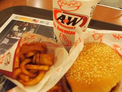 そしてとうとう那覇空港・・・

最後にＡ＆Ｗで早めの夕食（笑）

もー、食べてばっかり！