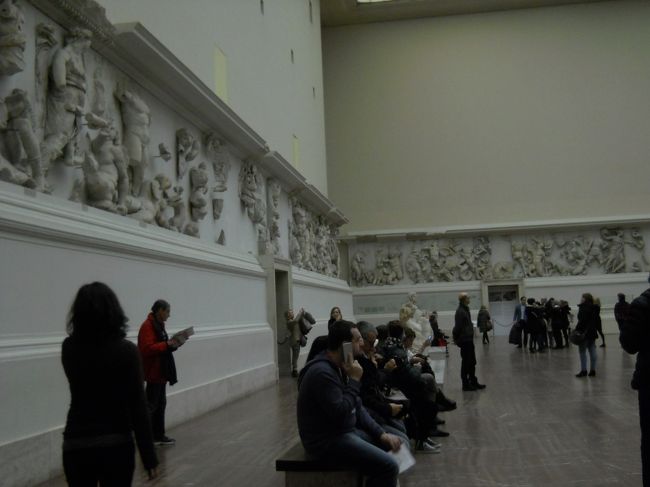 混んでる混んでる。