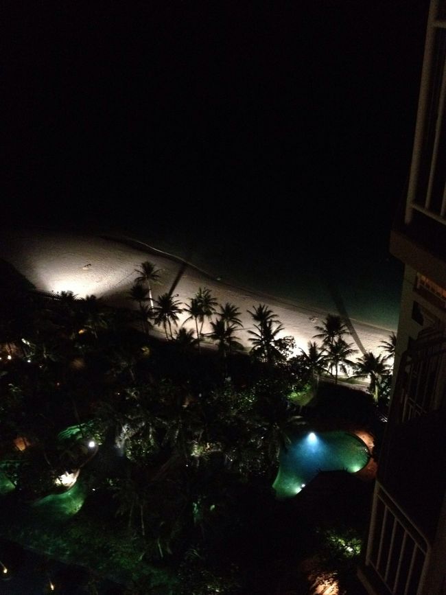 その後ABCストアーでお酒を買いホテルで夜中3時まで飲みました♪<br />夜中にビーチ行ったりもして楽しかった〜\(^o^)／