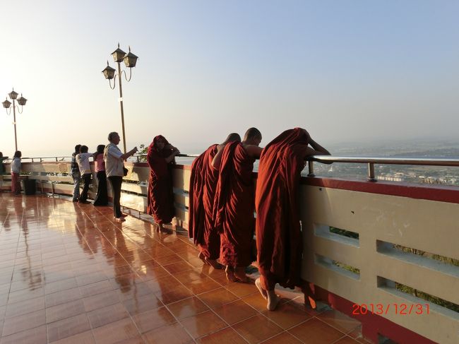 16:45<br />僧侶さんも来るんだねー。<br /><br />美しい景色にうっとりしていると、隣でＴ２がお坊さんに話しかけられてるし(ー_ー)!!女性と話していいんだっけ？？