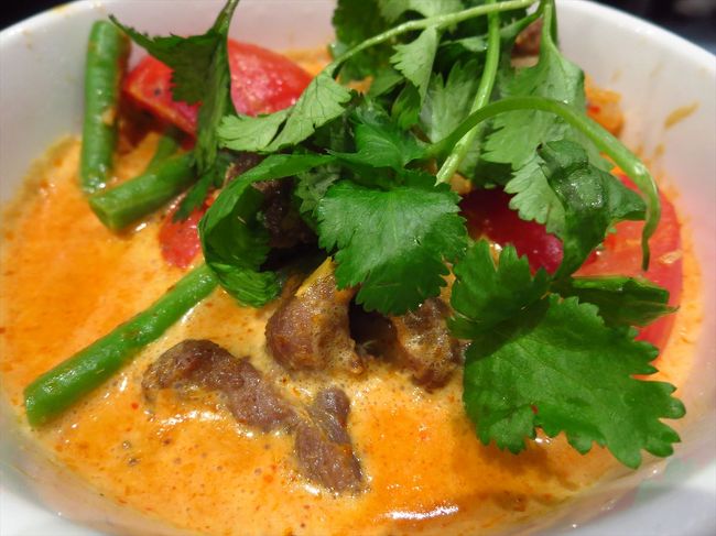 こちらJさんが頼んだ、タイ風イエローカレー。