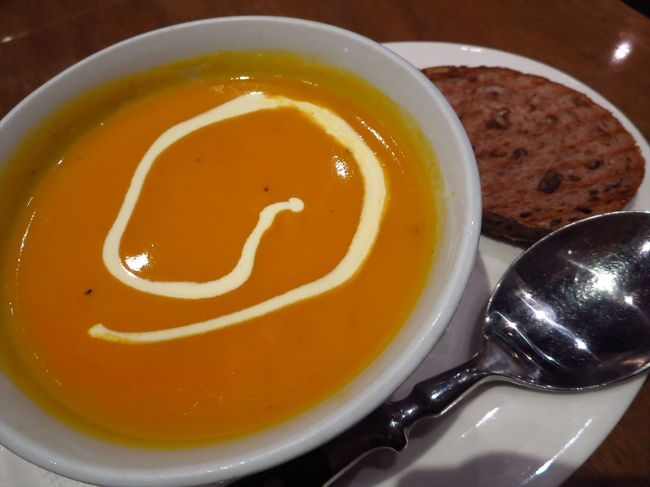 こちらは私が頼んだかぼちゃのスープ。