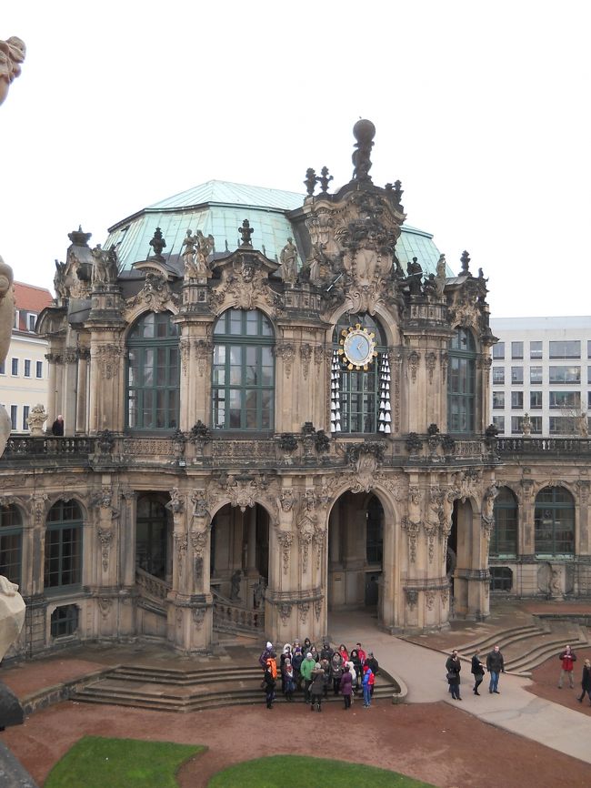 やってきましたツヴィンガー宮殿。