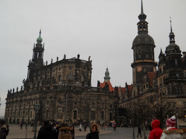 絵画館を出たらもうすでに3時！！<br /><br />えらいこっちゃえらいこっちゃ。<br />