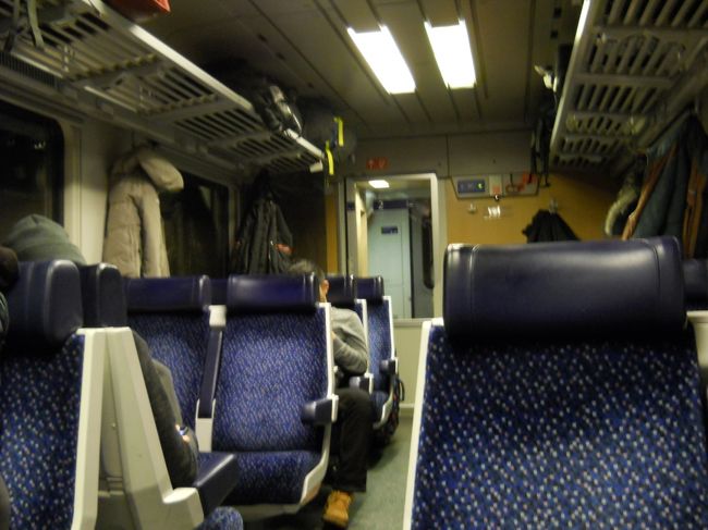 揺れる車内で。<br /><br />行きも帰りも空いていた。<br /><br />ベルリンードレスデンは2時間程度。