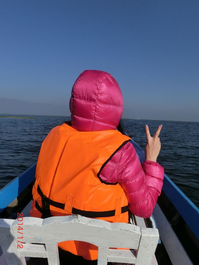 乗り込みます！また先頭だし(T_T)昨日の舟着き場を目指します。このあと、備え付けの傘を差したら寒さが和らぎました^^もっと早く使えばよかった(^_^;)