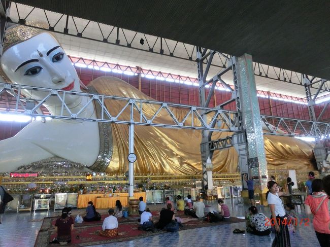 14:50<br />お寺さんめぐりも終盤です。ここは「チャウット・ジー・パヤー(Chauck Htat Gyee Paya)」です。1966年に再建された比較的新しい仏塔で、全長約70m、高さ17mの巨大な寝仏で有名。