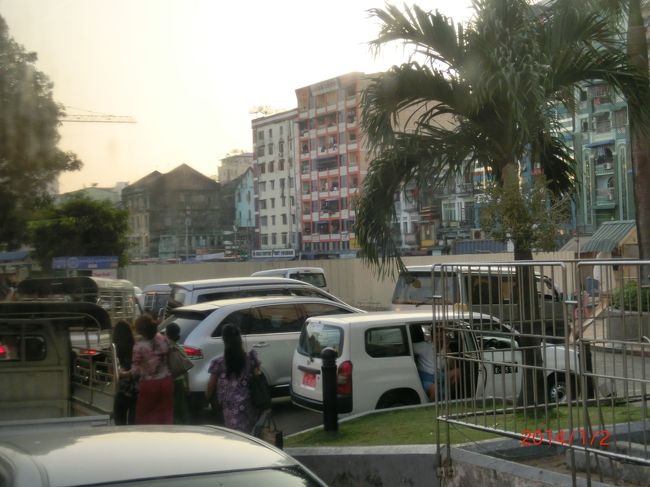 たしかに賑わってる。