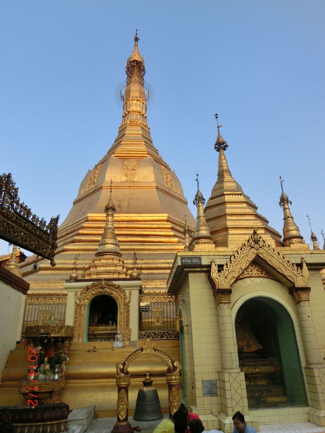 高さ48mで八角形の黄金の仏塔。「スーレー」とはパーリ語で「聖髪」という意味らしく、仏陀の遺髪が納められているそうです。