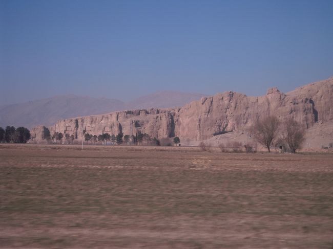 ナグシェ・ロスタム(Naqsh-e Rustam)とペルセポリス(Persepolis)~アケメネス朝ペルシアの栄華を偲ぶ~