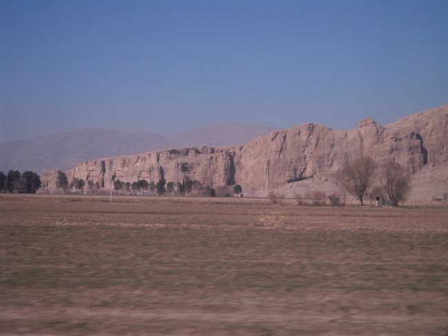 ナグシェ・ロスタム(Naqsh-e Rustam)とペルセポリス（Persepolis）～アケメネス朝ペルシアの栄華を偲ぶ～