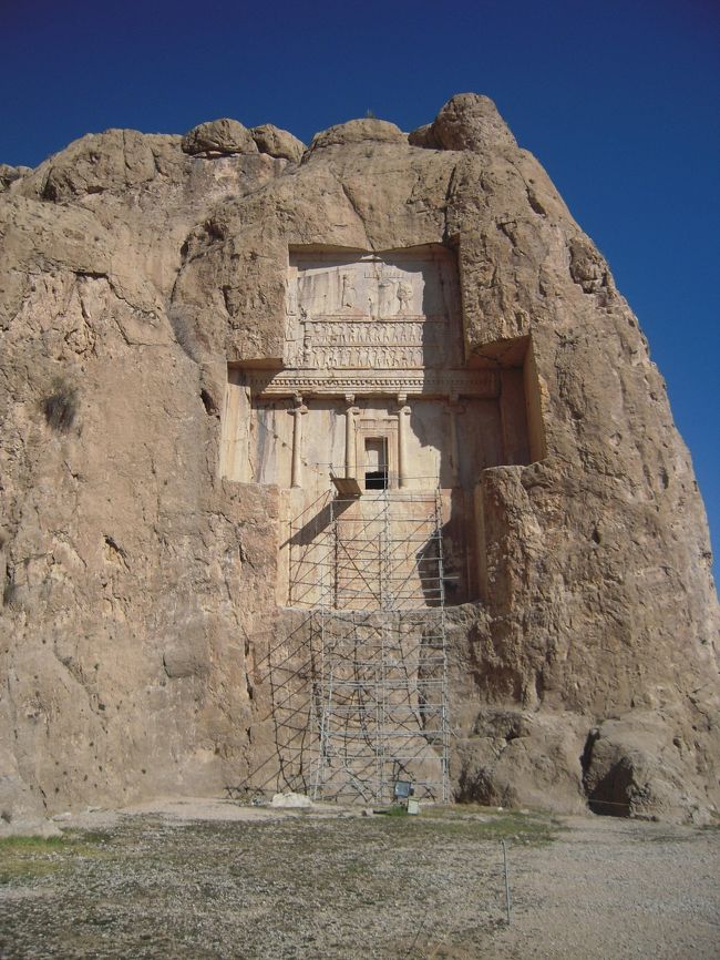 ナグシェ ロスタム Naqsh E Rustam とペルセポリス Persepolis アケメネス朝ペルシアの栄華を偲ぶ ペルセポリス イラン の旅行記 ブログ By Reposさん フォートラベル