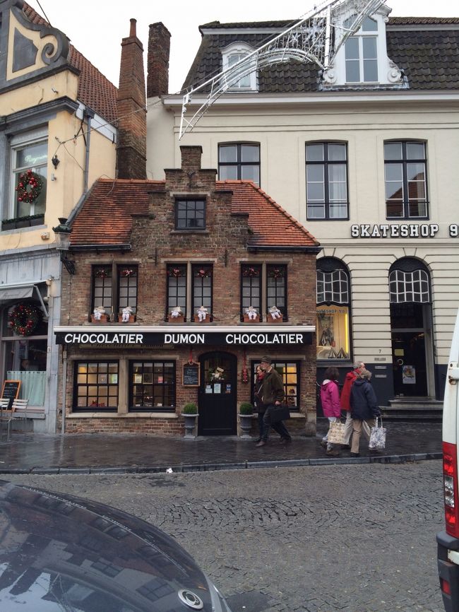 デゥモン<br />チョコレートは安くておいしくてブルージュにしかないです。<br /><br />アントワープにもあったかな！