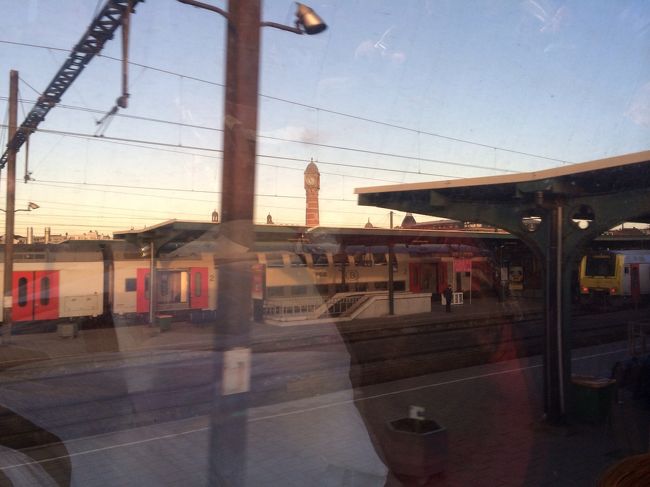 電車でブリュッセルへ<br /><br />ブルージュは3泊しました。<br /><br />でも足りません！<br />