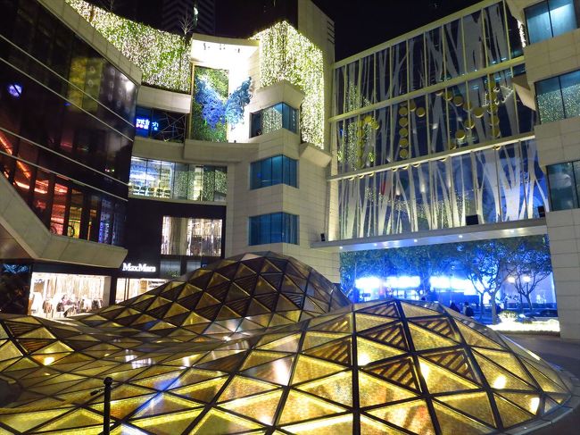 もう10時20分。<br /><br />地下鉄に乗って帰りました。<br /><br />Jさん、宿泊先がちょっと遠いので、遅くまでつき合わせて申し訳なかったかな…