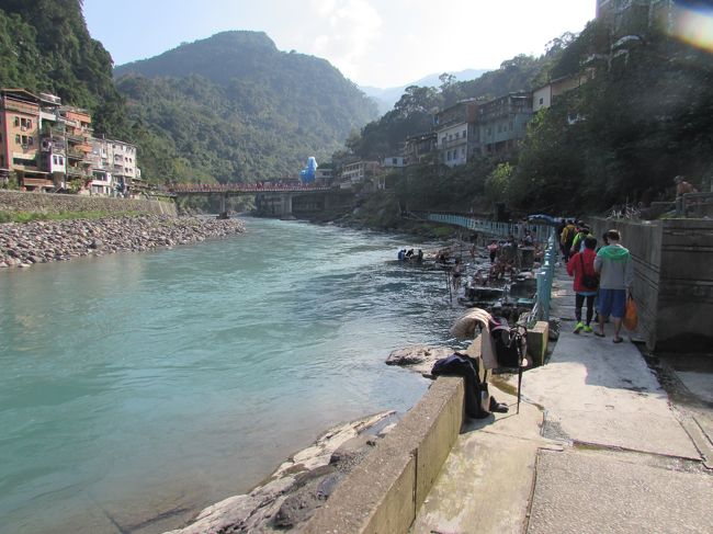 カメラはマズイかなと思い、遠くから撮影。