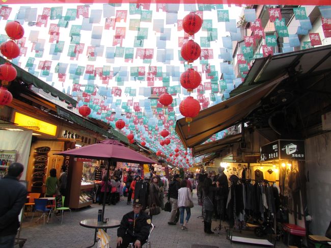 ホテルの近くにあった市場。