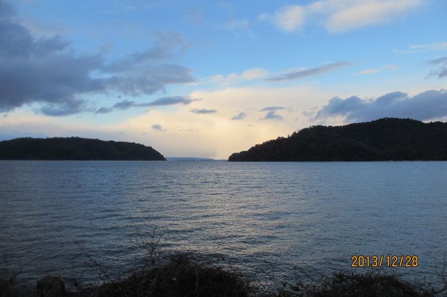 琵琶湖に出てきました。このあたりは半島や島があり、風光明媚。青空も見えてきて明日は雪は大丈夫かな