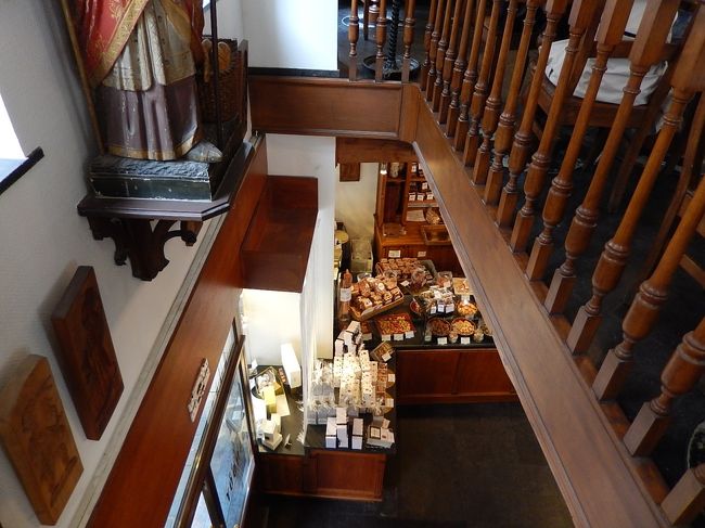 Dandoy　ダンドワ店内<br />有名とのことで入ってみることに…