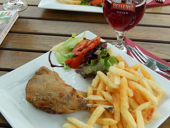 鴨を選んで、来たならば…フライド・鴨でした。こんな食べ方、初めて！<br />チェリービールと共に…<br />美味しかったです♪