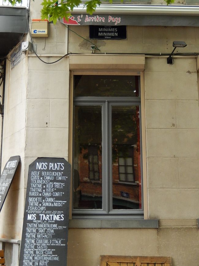 お昼はL'Arriere Pays　ノートルダム・デュ・サブロン教会近く。<br />www.arriere-pays.be<br />