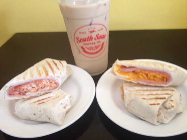 4日目の朝食はアウトリガー近くで食べました(^^)<br />おいしかった〜♪<br />前日イルカ見れなかったので、<br />朝からイルカウオッチング(^^)<br />前日見れなかったので無料で連れて行ってもらいました♪