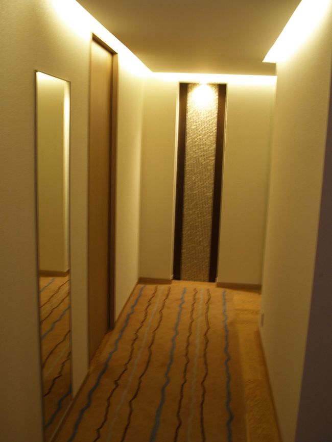 部屋の洗面浴室部分。久しくこんなホテルに泊まっていない。