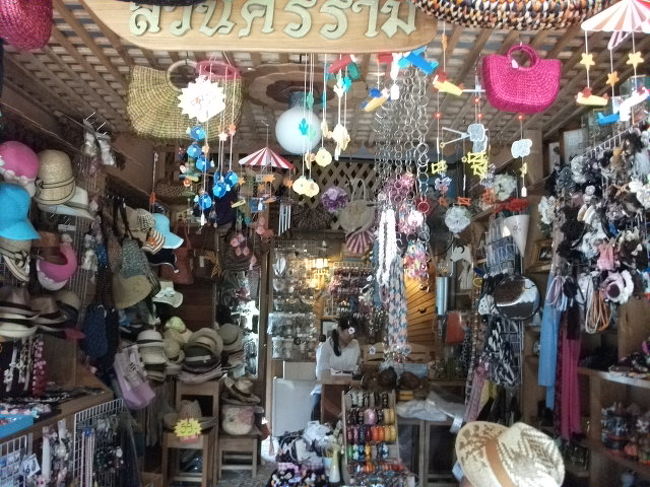 アユタヤ：アヨタヤ水上マーケット<br />お土産屋