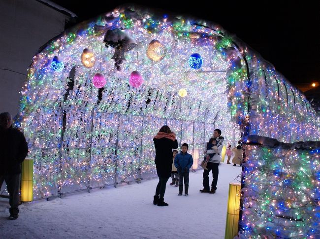 ここが入口である。7：00ピッタリにライトが付いた。