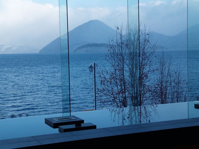 朝は、8時前がお勧めと言われたので、温泉に入って早めに行った。まだ薄暗く、中島がぼんやり見えた。