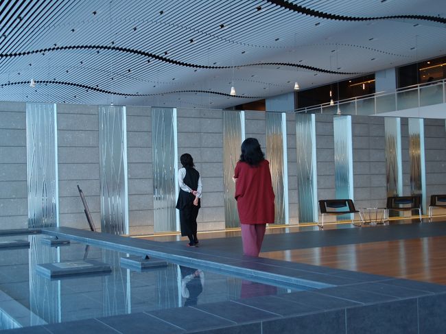 ロビーも比較的すいていた。ビュウフェもそこそこ混んでいた。