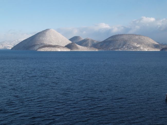 冬の洞爺湖。ホテルの部屋からの写真。チェックアウトまでのんびり過ごした。