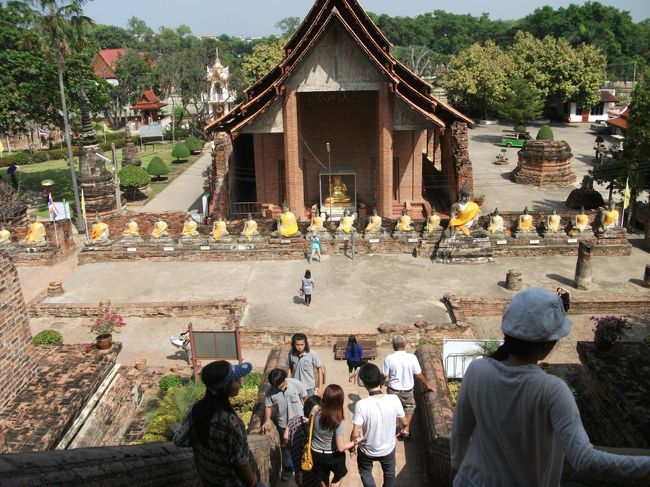 アユタヤ：ワット・ヤイ・チャイ・モンコン<br />仏塔の階段から