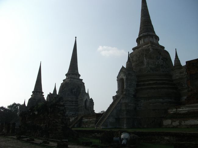 アユタヤ：ワット・プラ・シー・サンペット<br /><br />トゥクトゥクもうまく交渉でき、ネットで確認した相場より安く観光できた。<br />天気も良いし、まずまずのスタート。<br />でも、ものすごく暑かった。