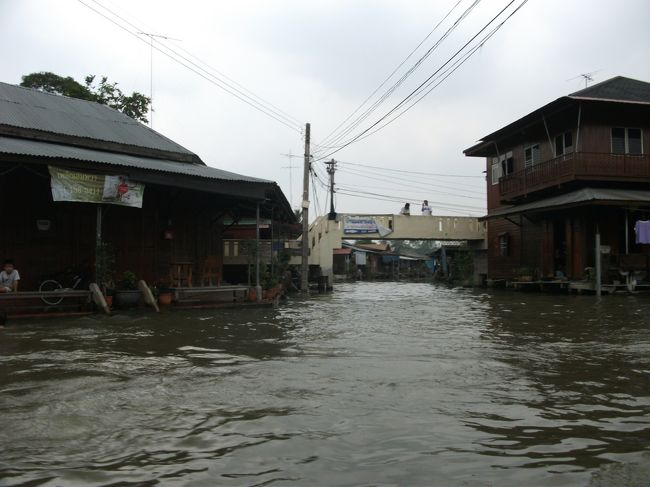 アムパワー：ボートツアー<br /><br />タイの他の水上マーケットと同じだった。<br />往復に時間をかけるなら、バンコクのタリンチャン水上マケットでも良かったかも。<br /><br />バンコクに戻る。
