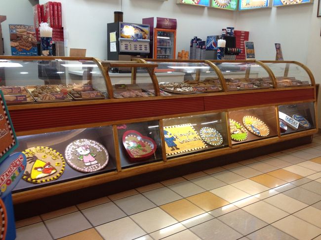 カラフルなケーキも売ってました！<br />