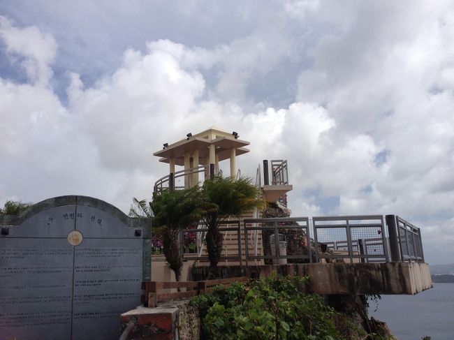 雨やどりをして雨が止むのをまちました！