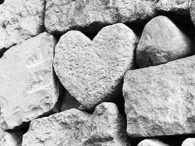 眼鏡橋にもあるハートの石。