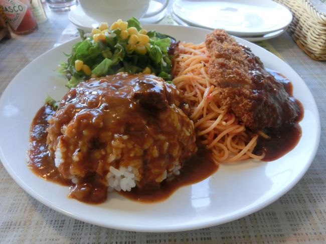 長崎名物「トルコライス」です☆<br />日本旅行のクーポンで無料。<br />無料にするには惜しいくらいのおいしさ〜<br /><br />眼鏡橋沿いの店の２階でした。<br />ちょっとわかりにくい