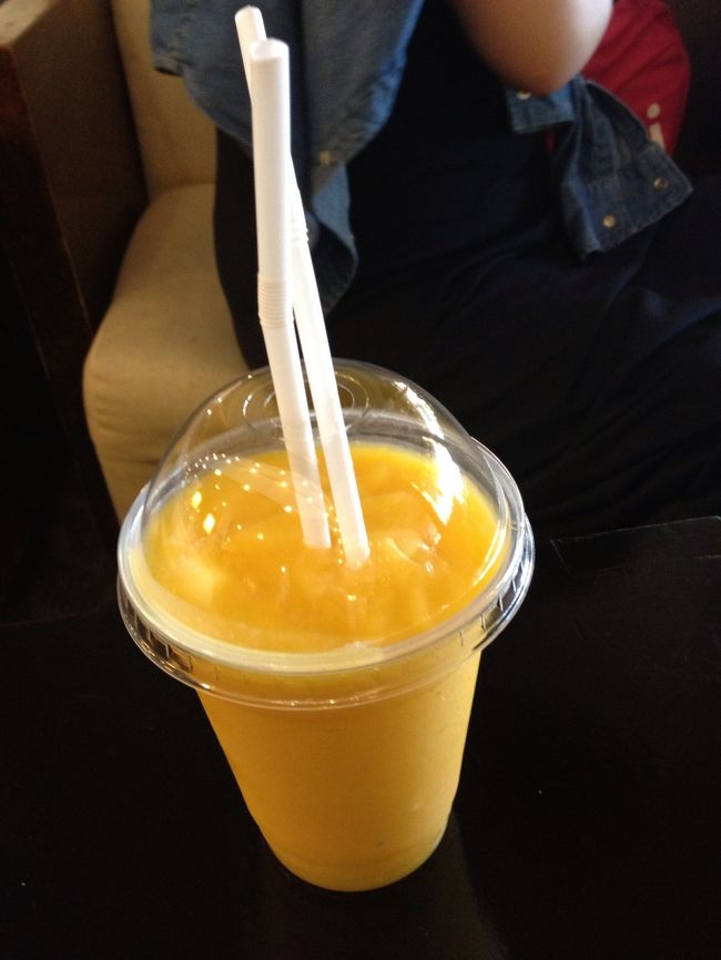 最後の締めにアウトリガー1回のカフェでマンゴースムージー！！<br />一番おいしかった★